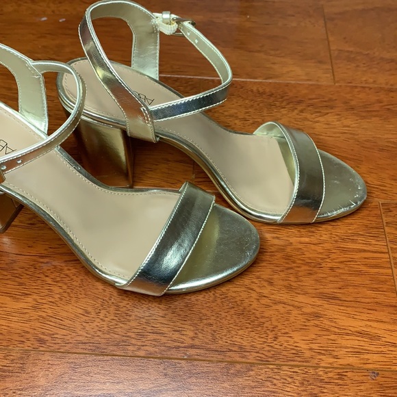 Heels - Picture 2 of 3